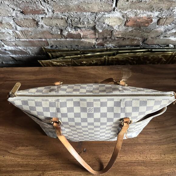 Louis Vuitton Damier Azur Totally MM Tote Bag - Picture 6 of 16